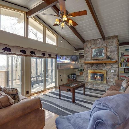 Bear View Chalet, 3 Bedroom, Pool, Pets, Arcades, Wifi, Hot Tub, Sleeps 12 Гетлинбург Екстериор снимка