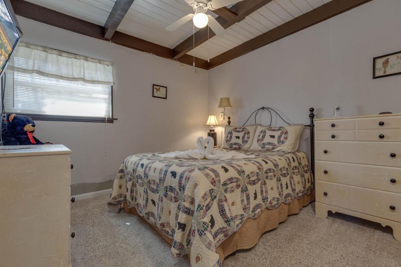Bear View Chalet, 3 Bedroom, Pool, Pets, Arcades, Wifi, Hot Tub, Sleeps 12 Гетлинбург Екстериор снимка
