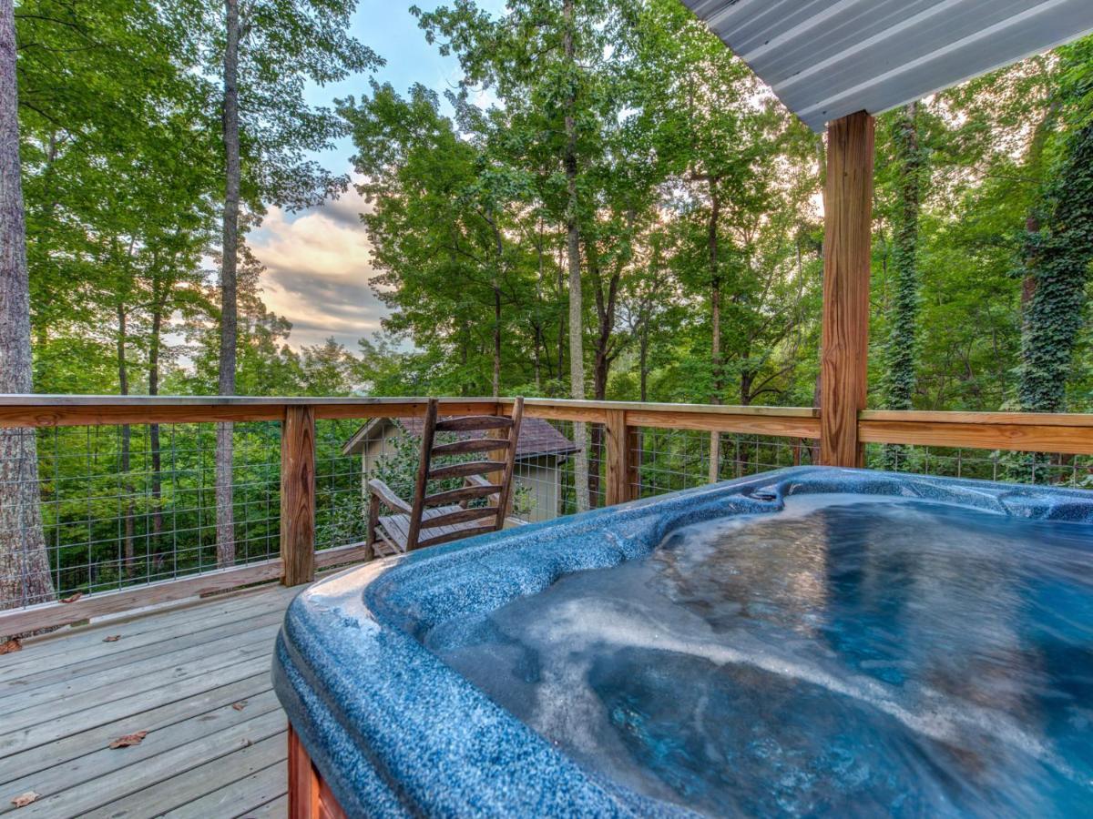 Bear View Chalet, 3 Bedroom, Pool, Pets, Arcades, Wifi, Hot Tub, Sleeps 12 Гетлинбург Екстериор снимка