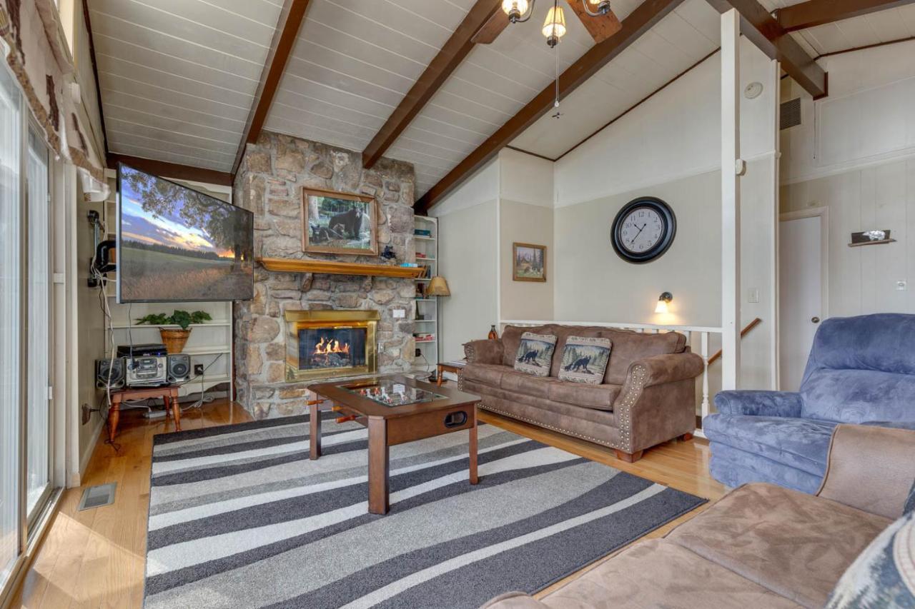 Bear View Chalet, 3 Bedroom, Pool, Pets, Arcades, Wifi, Hot Tub, Sleeps 12 Гетлинбург Екстериор снимка