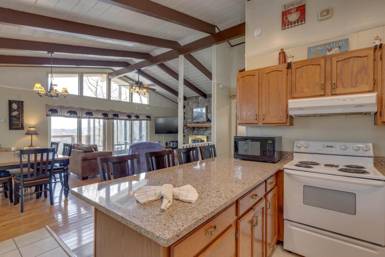 Bear View Chalet, 3 Bedroom, Pool, Pets, Arcades, Wifi, Hot Tub, Sleeps 12 Гетлинбург Екстериор снимка