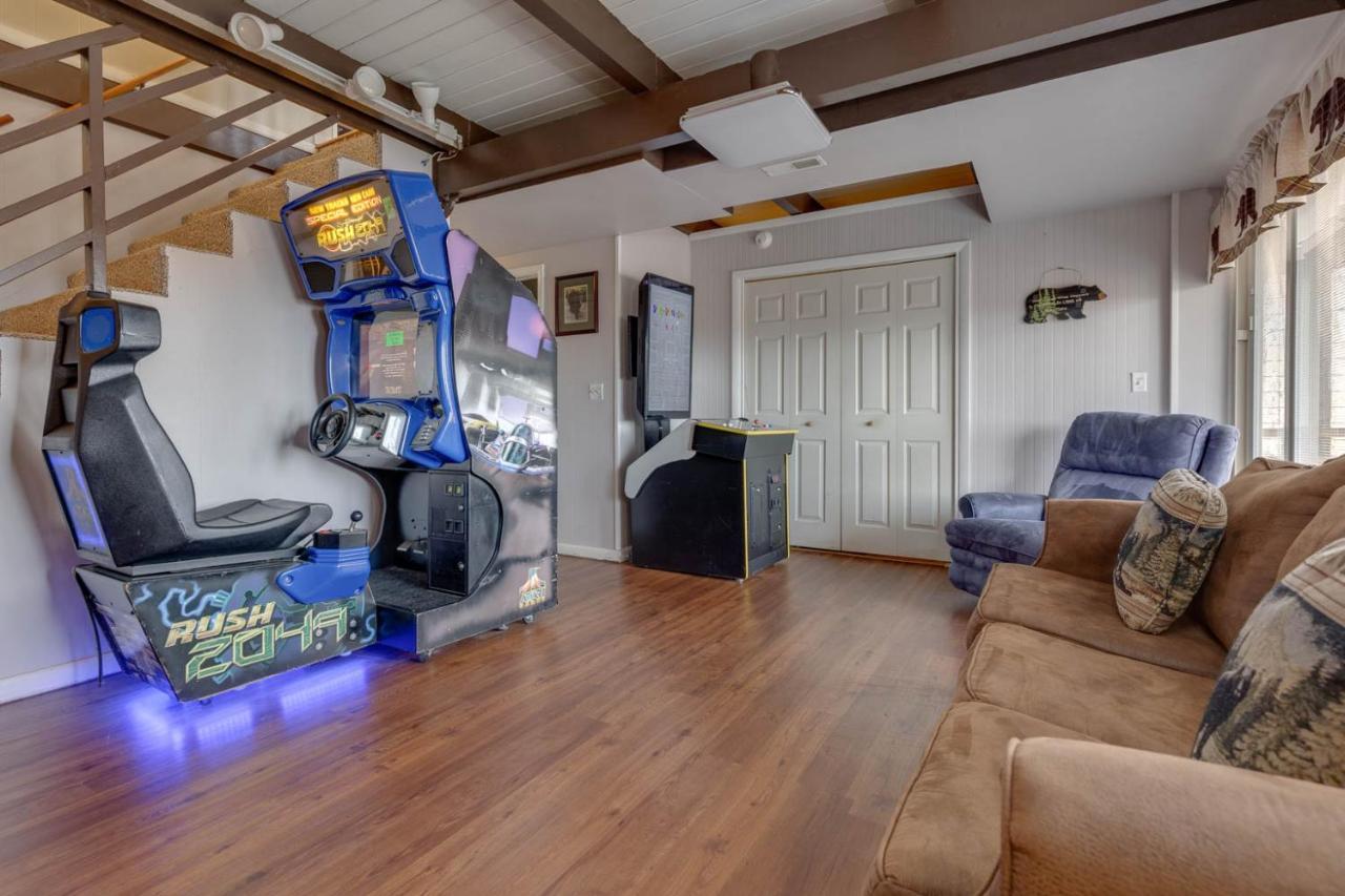 Bear View Chalet, 3 Bedroom, Pool, Pets, Arcades, Wifi, Hot Tub, Sleeps 12 Гетлинбург Екстериор снимка