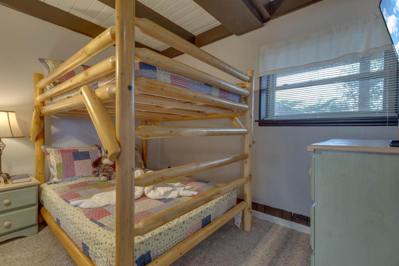 Bear View Chalet, 3 Bedroom, Pool, Pets, Arcades, Wifi, Hot Tub, Sleeps 12 Гетлинбург Екстериор снимка